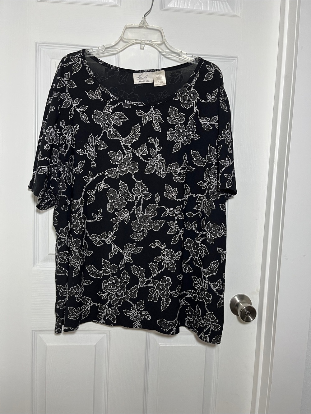 Kathie Lee Collection Black and White Floral Scoop Neck Top